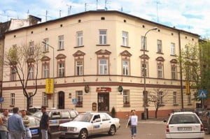 Golden Hostel: outside