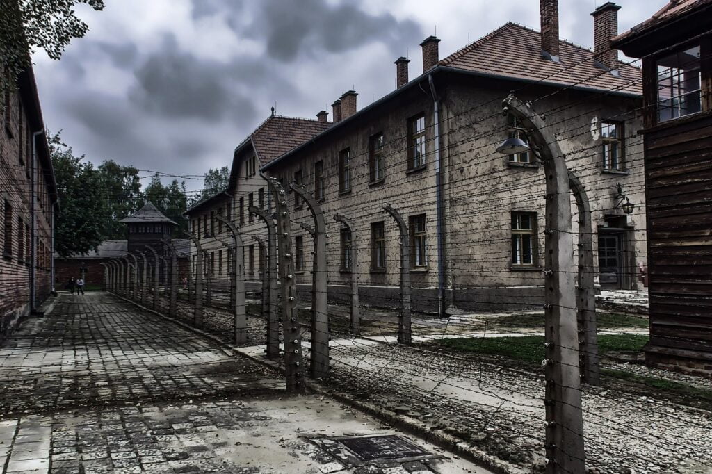 Auschwitz i april